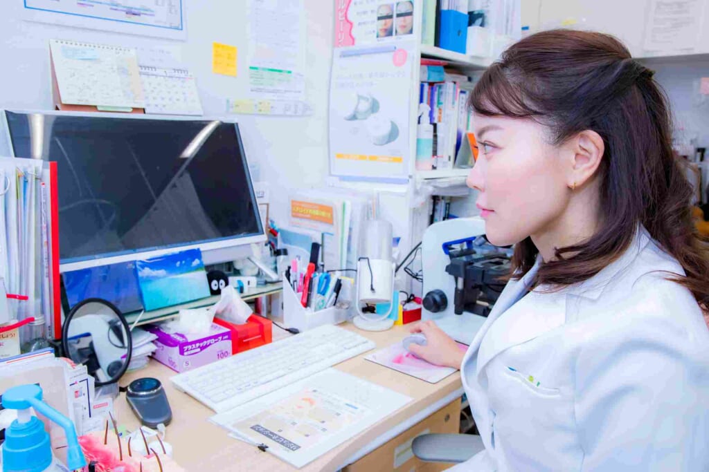 西大寺駅前A皮膚科院長の鶴田葵医師の院内の写真